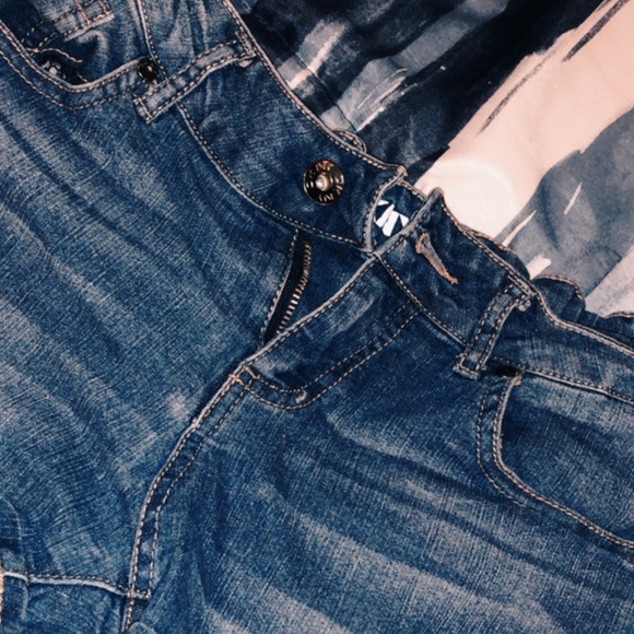 Super Stretchy Waist Jean Shorts - Picture 2 of 5